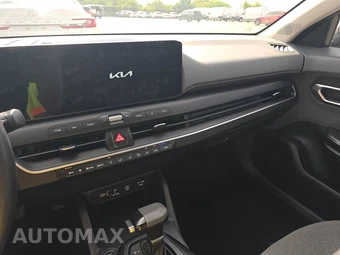 2025 Kia K4 LXS - miniatura 11