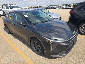2025 Kia K4 LXS - miniatura 3