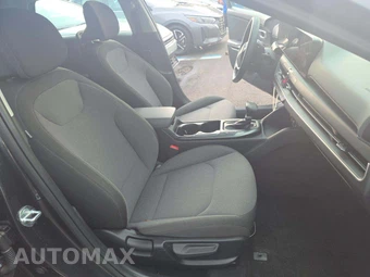 2025 Kia K4 LXS - miniatura 18