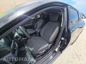 2025 Kia K4 LXS - miniatura 3