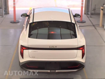 2025 Kia K4 LXS - miniatura 5