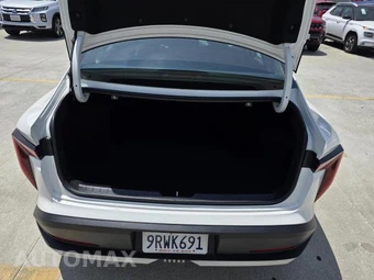 2025 Kia K4 LXS - miniatura 17