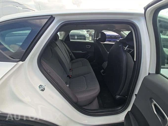 2025 Kia K4 LXS - miniatura 16