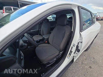 2025 Kia K4 LXS - miniatura 6