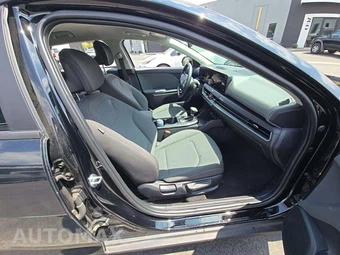 2025 Kia K4 LXS - miniatura 15