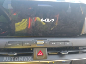 2025 Kia K4 LXS - miniatura 11