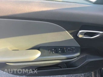 2025 Kia K4 LXS - miniatura 9