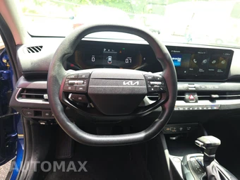 2025 Kia K4 LXS - miniatura 10