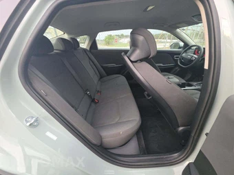2025 Kia K4 LXS - miniatura 16