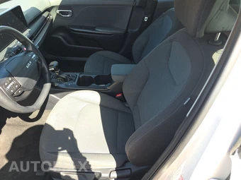 2025 Kia K4 LXS - miniatura 7
