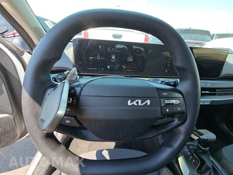 2025 Kia K4 LXS - miniatura 10