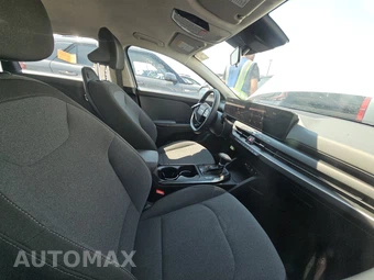 2025 Kia K4 LXS - miniatura 8