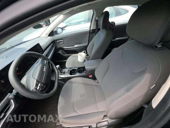 2025 Kia K4 LXS - miniatura 6