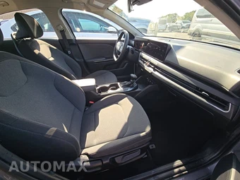 2025 Kia K4 LXS - miniatura 8