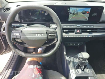 2025 Kia K4 LXS - miniatura 10