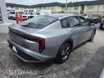 2025 Kia K4 LXS - miniatura 10