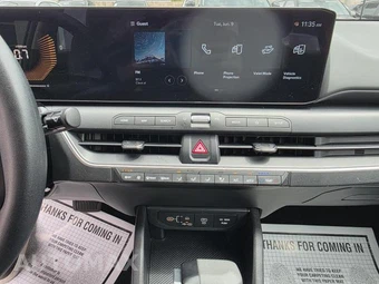 2025 Kia K4 LXS - miniatura 18
