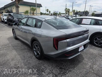2025 Kia K4 LXS - miniatura 8