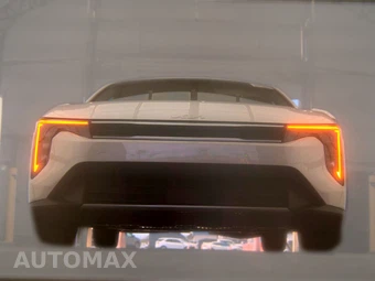 2025 Kia K4 LXS - miniatura 3