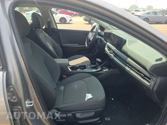 2025 Kia K4 LXS - miniatura 8