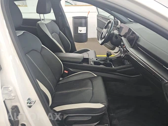 2025 Kia K5 GT-Line - miniatura 8