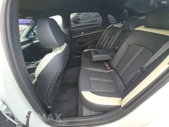 2025 Kia K5 GT-Line - miniatura 13