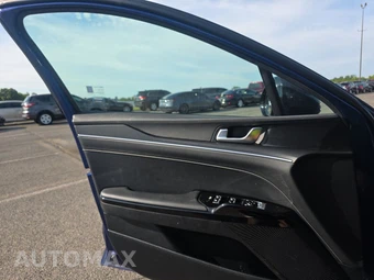 2025 Kia K5 GT-Line - miniatura 9