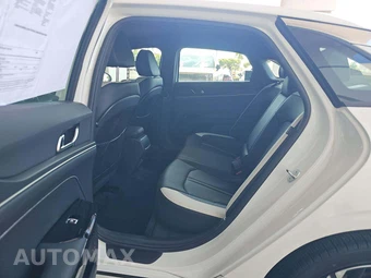 2025 Kia K5 GT-Line - miniatura 10