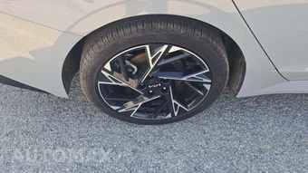 2025 Kia K5 GT-Line - miniatura 19