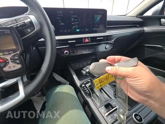 2025 Kia K5 LXS - miniatura 8