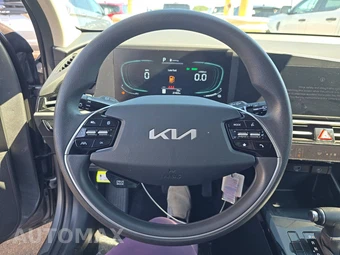 2025 Kia Niro LX - miniatura 10