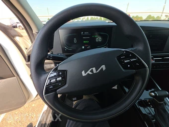 2025 Kia Niro LX - miniatura 10
