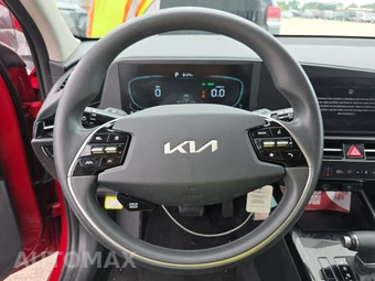 2025 Kia Niro LX - miniatura 10