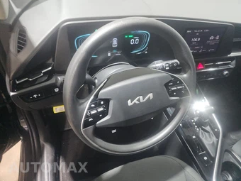 2025 Kia Niro LX - miniatura 10