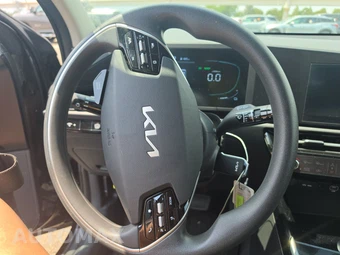 2025 Kia Niro LX - miniatura 10