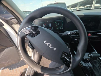 2025 Kia Niro LX - miniatura 10