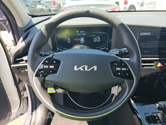 2025 Kia Niro LX - miniatura 10