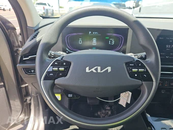 2025 Kia Niro LX - miniatura 10
