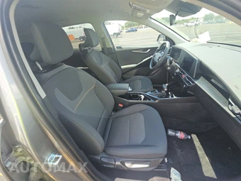 2025 Kia Niro LX - miniatura 8