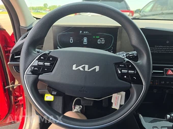2025 Kia Niro LX - miniatura 10