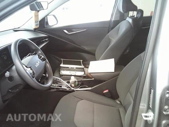 2025 Kia Niro LX - miniatura 8