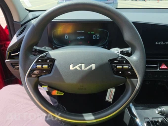 2025 Kia Niro LX - miniatura 10
