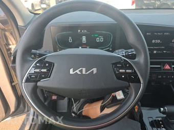 2025 Kia Niro LX - miniatura 10