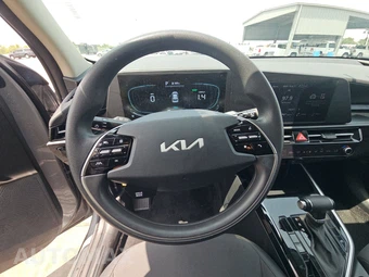 2025 Kia Niro LX - miniatura 10