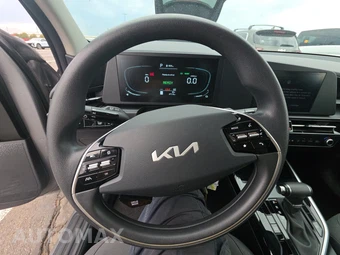 2025 Kia Niro LX - miniatura 10