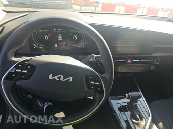 2025 Kia Niro LX - miniatura 11