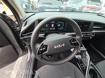 2025 Kia Niro LX - miniatura 10