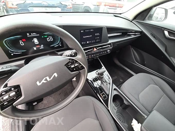 2025 Kia Niro LX - miniatura 11