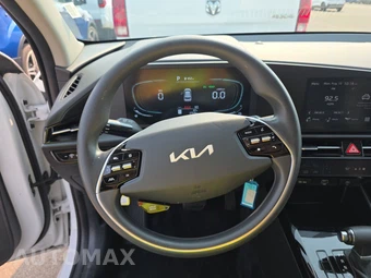 2025 Kia Niro LX - miniatura 10