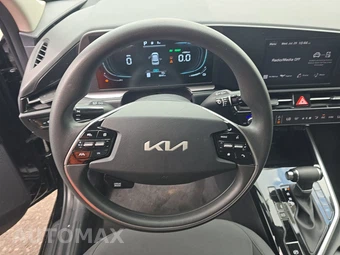 2025 Kia Niro LX - miniatura 10